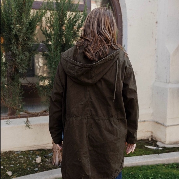 Kara‎ Coat - Picture 2 of 3